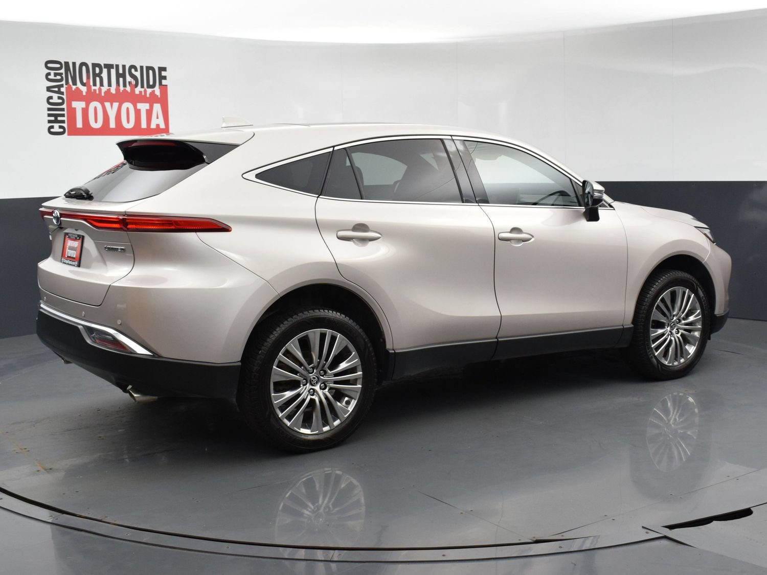 Used 2023 Toyota Venza Limited AWD/4WD image 4