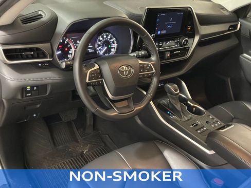 Used 2023 Toyota Highlander XLE image 17