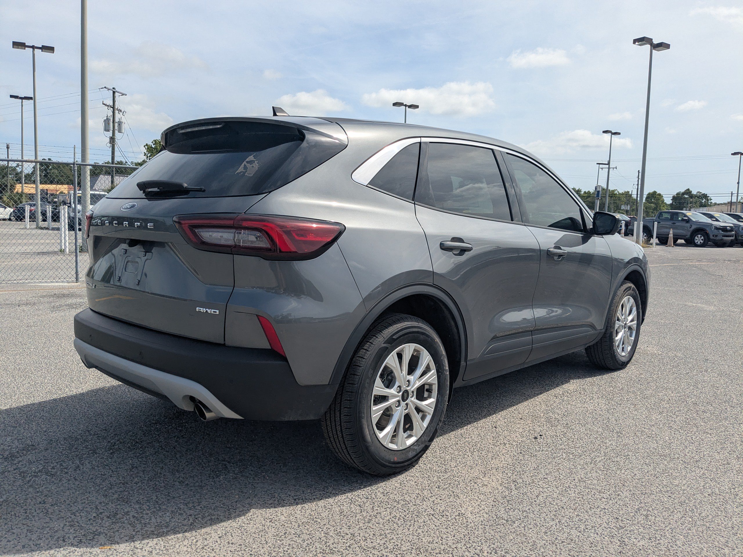 Used 2023 Ford Escape Active w/ Tech Pack #2 AWD/4WD image 4