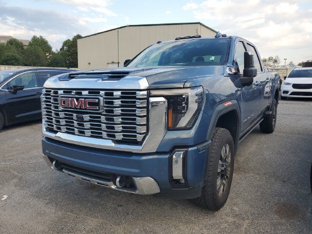 Used 2025 GMC Sierra 2500 Denali w/ Denali Reserve Package AWD/4WD image 3