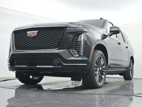 New 2026 Cadillac Escalade ESV Platinum Sport w/ LPO, Floor Liner Package AWD/4WD image 15