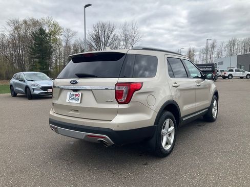 Used 2017 Ford Explorer XLT w/ Equipment Group 202A AWD/4WD image 28