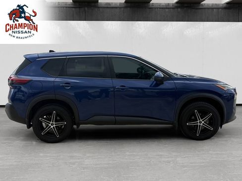 Used 2022 Nissan Rogue SV FWD image 6