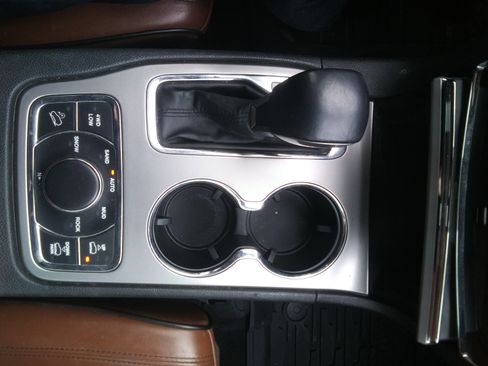 Used 2021 Jeep Grand Cherokee Overland image 18