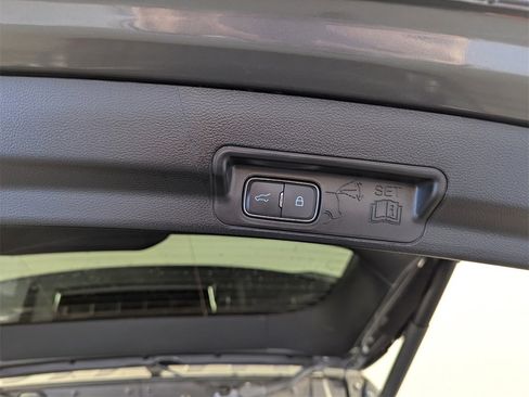 Used 2024 Ford Explorer XLT image 31