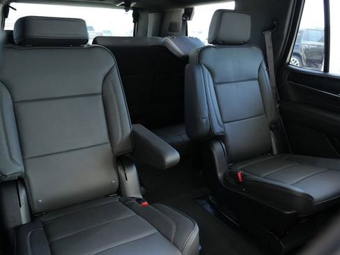 Used 2024 GMC Yukon Denali AWD/4WD image 11