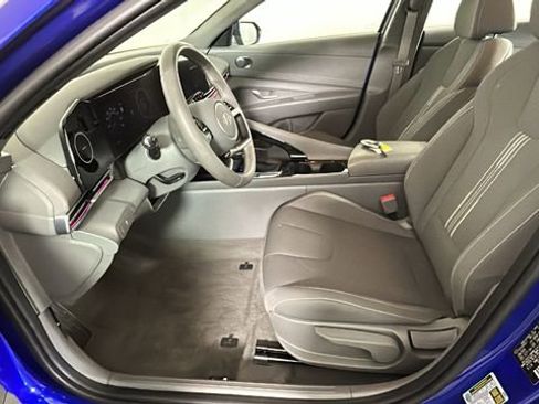 Used 2024 Hyundai Elantra SEL w/ Convenience Package FWD image 12