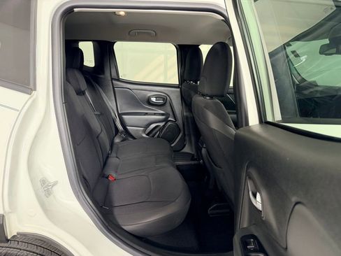 Used 2020 Jeep Renegade Altitude FWD image 30