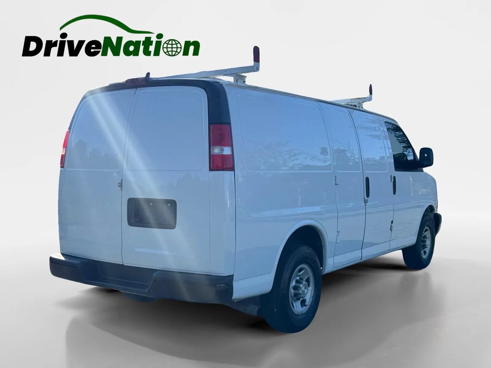 Used 2017 Chevrolet Express 2500 RWD image 5