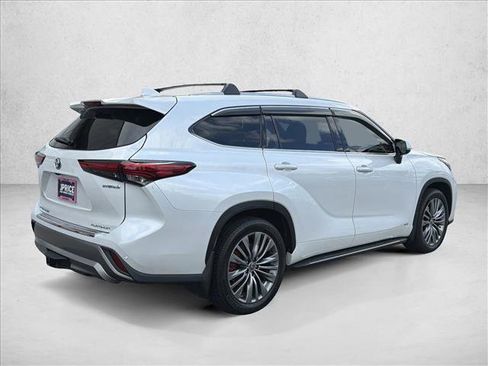 Used 2022 Toyota Highlander Platinum image 5