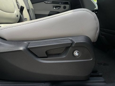 Used 2025 Honda Pilot Touring image 39