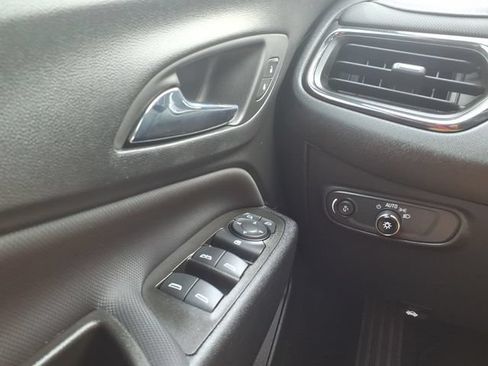 Used 2023 Chevrolet Equinox RS FWD image 24