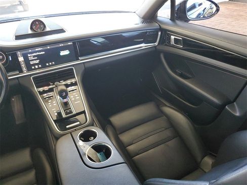 Used 2018 Porsche Panamera 4 image 15