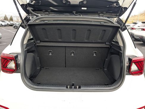 Used 2025 Hyundai Venue Limited image 32