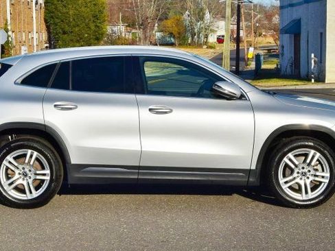 Used 2021 Mercedes-Benz GLA 250 4MATIC w/ Premium Package image 11