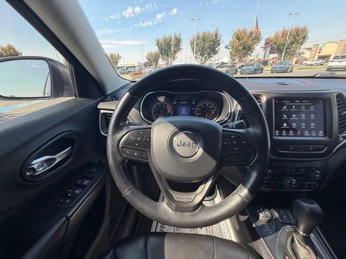 Used 2021 Jeep Cherokee Trailhawk w/ Trailer Tow Group AWD/4WD image 18