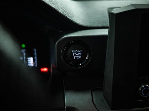 Used 2025 Toyota Tacoma SR5 AWD/4WD image 17