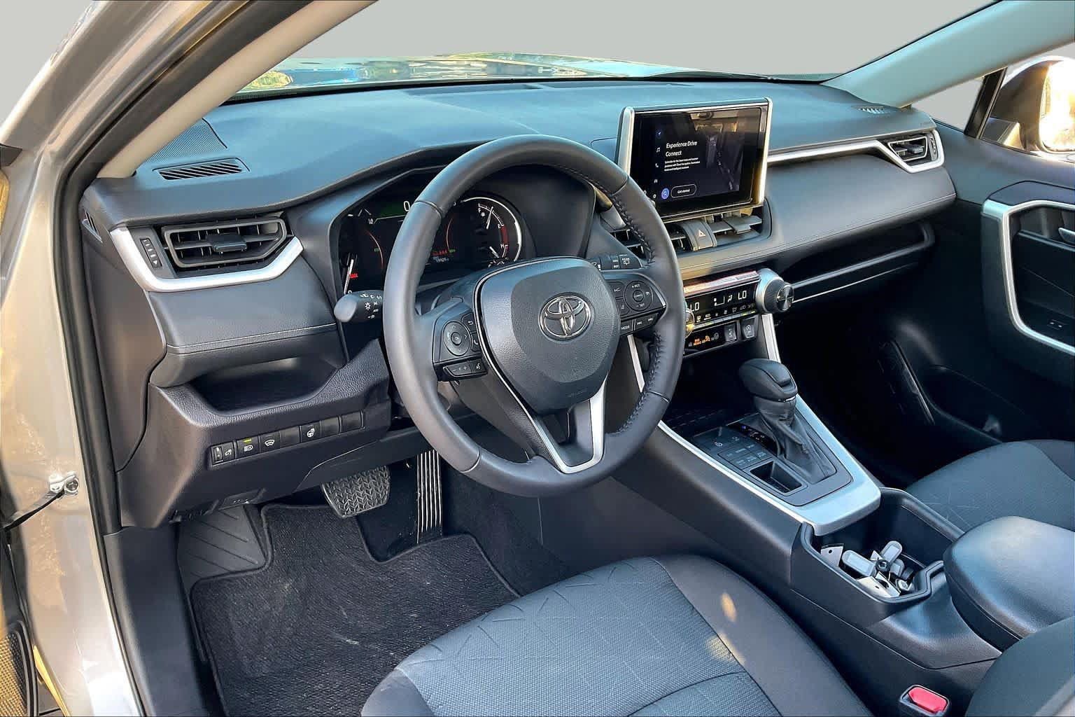 Used 2025 Toyota RAV4 XLE w/ Weather Package AWD/4WD image 17
