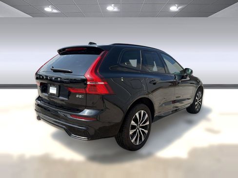 Certified 2023 Volvo XC60 B5 Plus AWD/4WD image 9