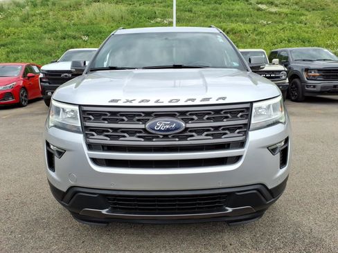 Used 2018 Ford Explorer XLT w/ Equipment Group 202A AWD/4WD image 2