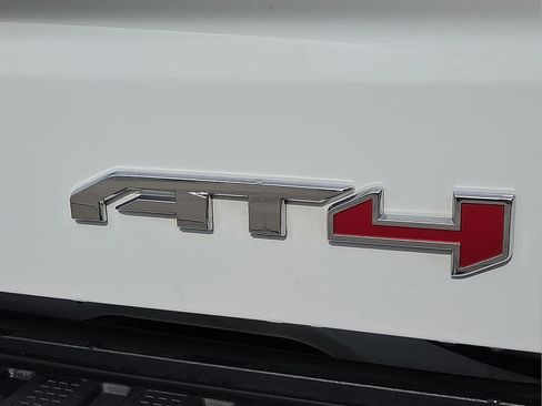 Used 2022 GMC Sierra 1500 AT4 w/ AT4 Preferred Package image 9