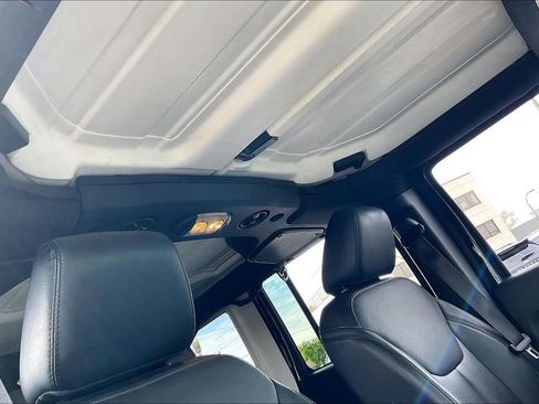 Used 2017 Jeep Wrangler Unlimited Sahara AWD/4WD image 21