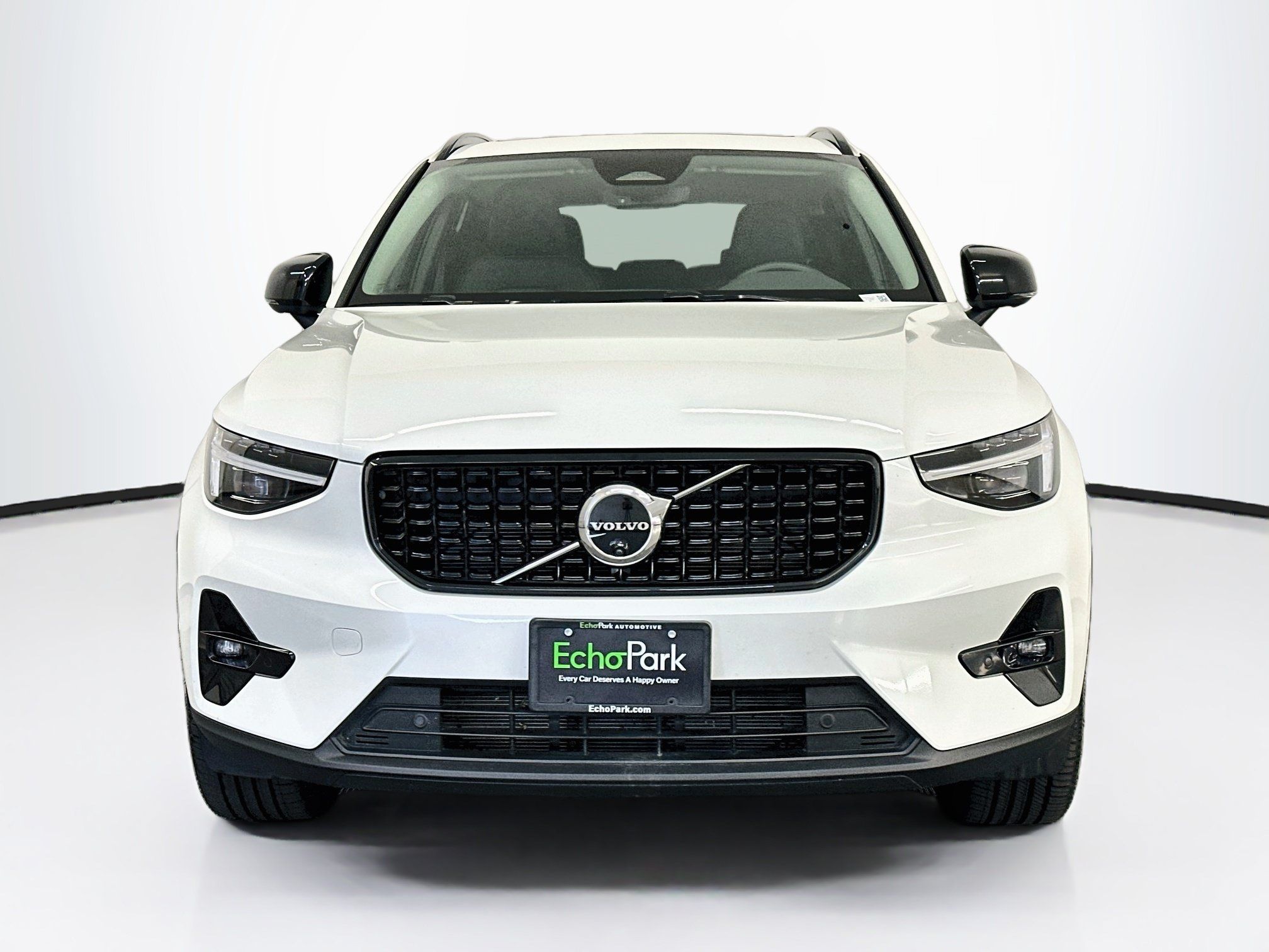 Used 2026 Volvo XC40 B5 Plus AWD/4WD image 2