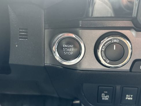 Used 2018 Toyota Tacoma TRD Off-Road image 17