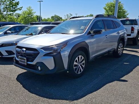 Used 2024 Subaru Outback Premium AWD/4WD image 2