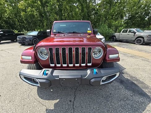 Used 2022 Jeep Wrangler Unlimited Sahara w/ Cold Weather Group AWD/4WD image 12