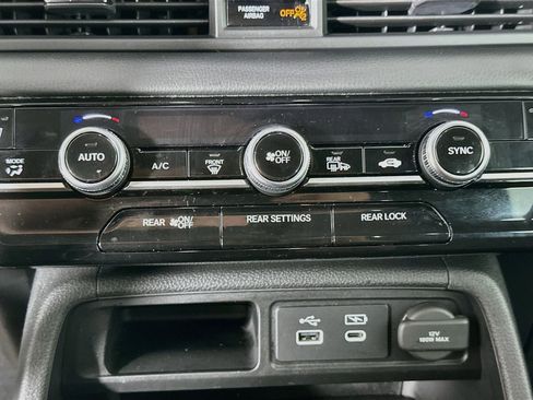 Used 2025 Honda Pilot EX-L image 23
