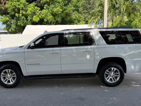 Used 2017 Chevrolet Suburban LT RWD image 3