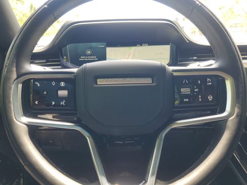 Used 2025 Land Rover Range Rover Sport SE image 21