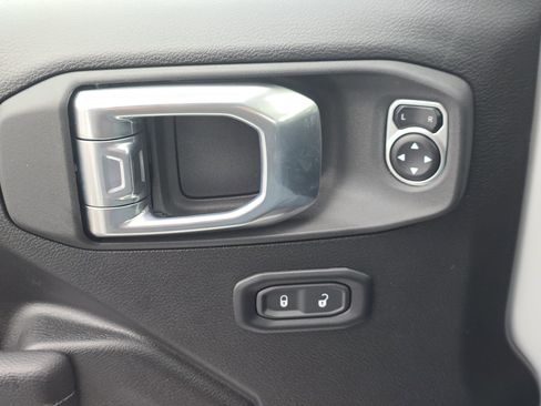 Used 2024 Jeep Wrangler Sport S image 27