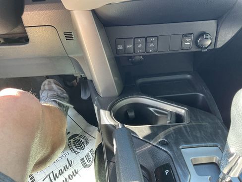 Used 2017 Toyota RAV4 Platinum image 16