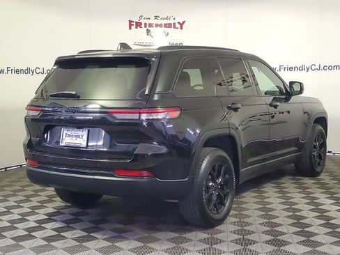 Used 2024 Jeep Grand Cherokee Altitude AWD/4WD image 3