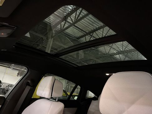 New 2026 BMW X6 xDrive40i w/ Climate Comfort Package image 23