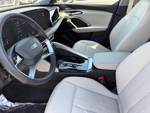 Used 2025 Audi Q5 Premium Plus w/ Premium Plus AWD/4WD image 8