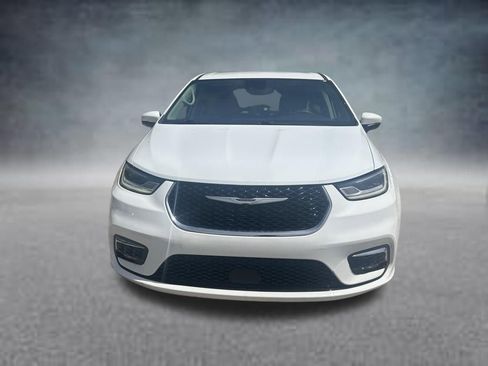 Used 2023 Chrysler Pacifica Touring-L FWD image 8