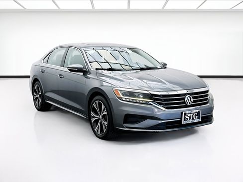 Used 2021 Volkswagen Passat 2.0T SE FWD image 3