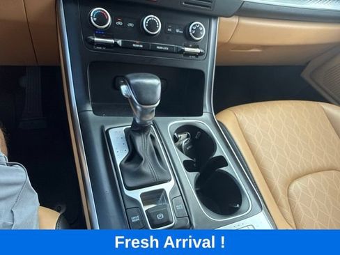 Used 2024 Kia Carnival LX FWD image 9