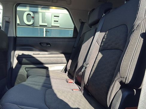 Used 2024 Nissan Pathfinder S image 8