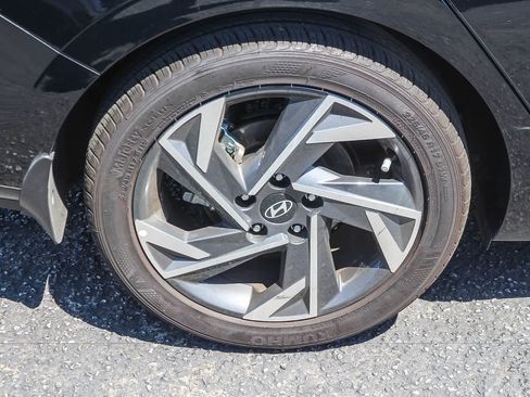 Used 2024 Hyundai Elantra SEL w/ Convenience Package FWD image 8