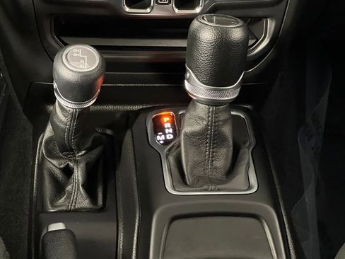 Used 2023 Jeep Gladiator Sport image 10