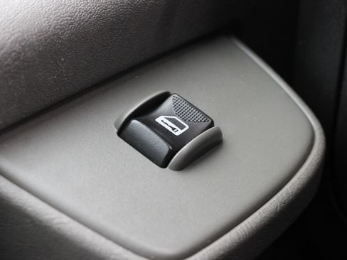 Used 2019 Chevrolet Express 2500 RWD image 19