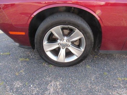 Used 2021 Dodge Challenger SXT w/ Driver Convenience Group RWD image 8