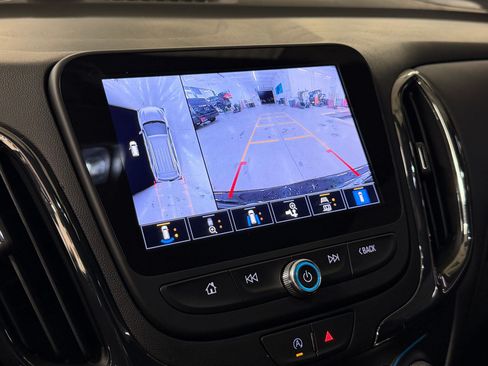 Used 2023 Chevrolet Equinox RS FWD image 19