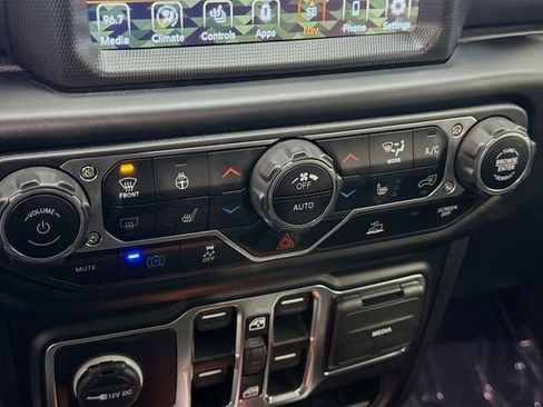 Used 2022 Jeep Wrangler Sahara w/ Cold Weather Group image 18