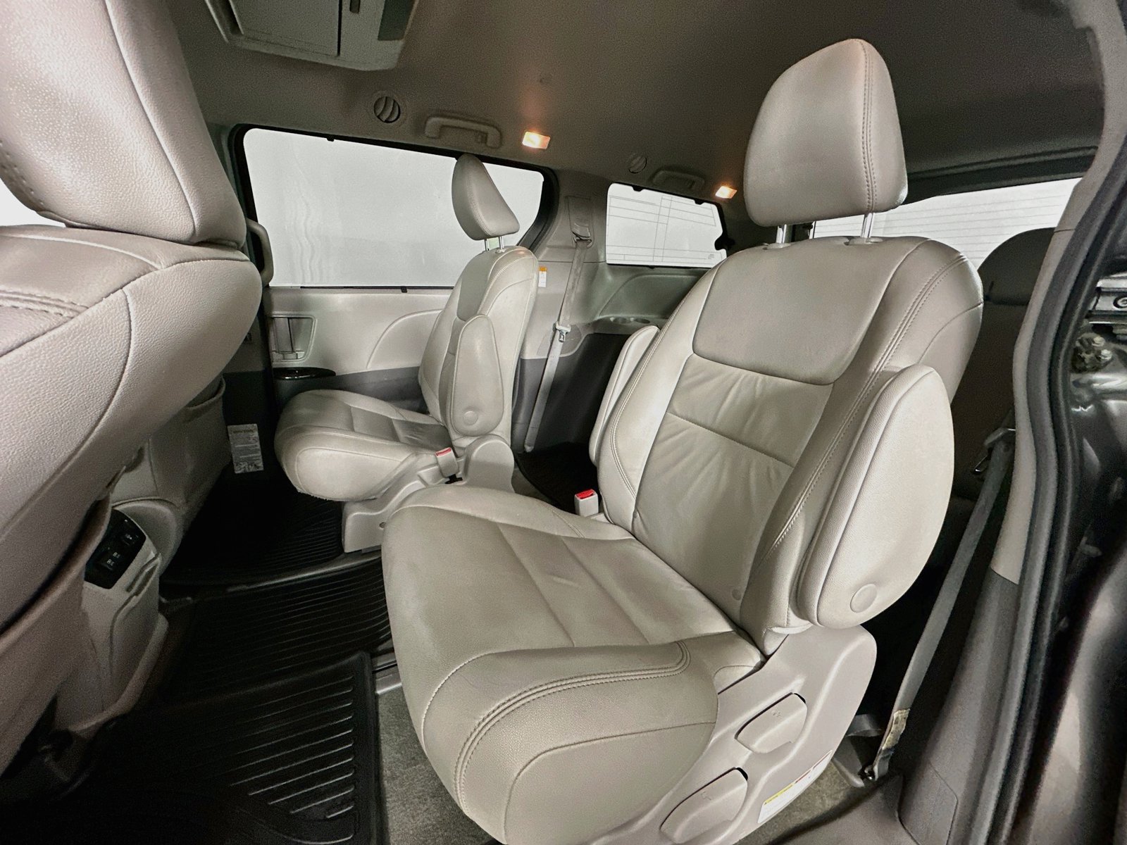 Used 2018 Toyota Sienna XLE Premium AWD/4WD image 24