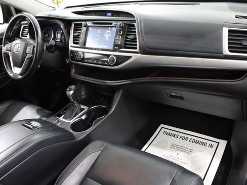 Used 2017 Toyota Highlander XLE image 28